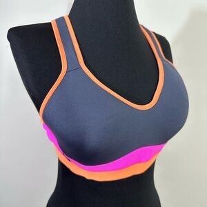 N.W.N.T. Sz lg sports bra MTA sports  Great color combo  The padding is sewn in